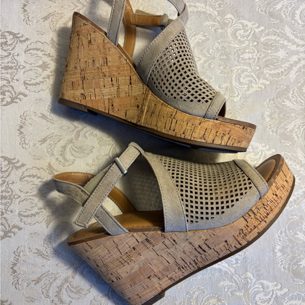 Elegant Beige Wedge Sandals
